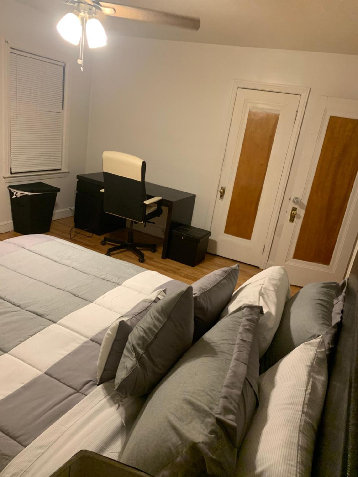Master Bedroom In Home Away From Home Detroit Exteriör bild